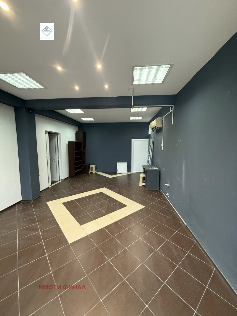 Дава под наем МАГАЗИН, гр. Шумен, Пазара, снимка 2 - Магазини - 53082312