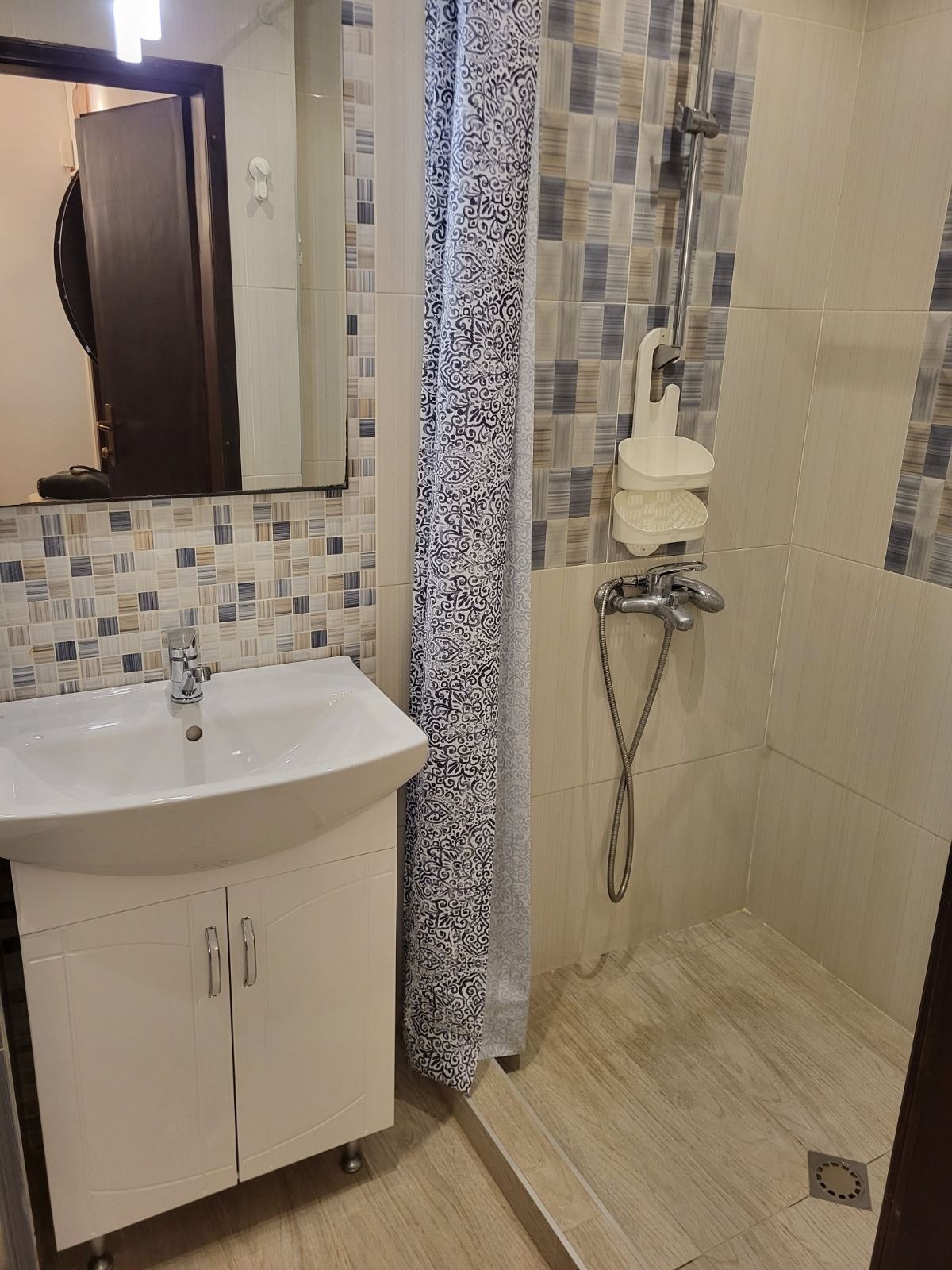Дава под наем 4-СТАЕН, гр. София, Лозенец, снимка 17 - Апартаменти - 56229479