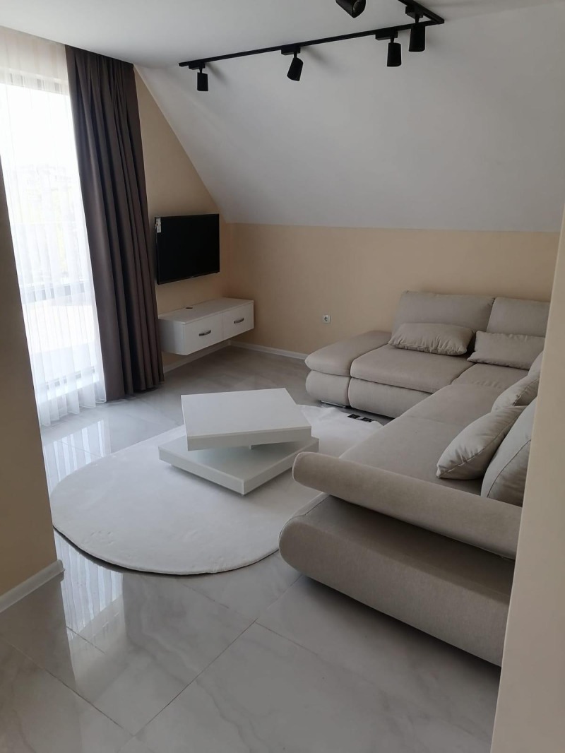 En renta  2 dormitorios Plovdiv , Tsentar , 100 metros cuadrados | 19696932