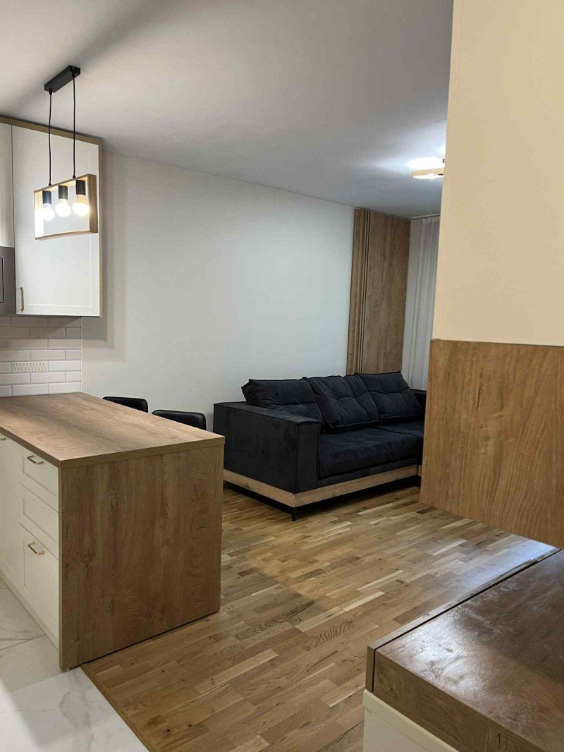 Издаје се  1 спаваћа соба Софија , Банишора , 50 м2 | 88510375