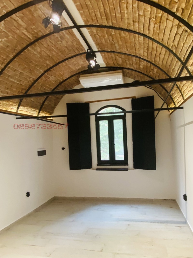 Дава под наем МАГАЗИН, гр. Пловдив, Център, снимка 2 - Магазини - 52712178