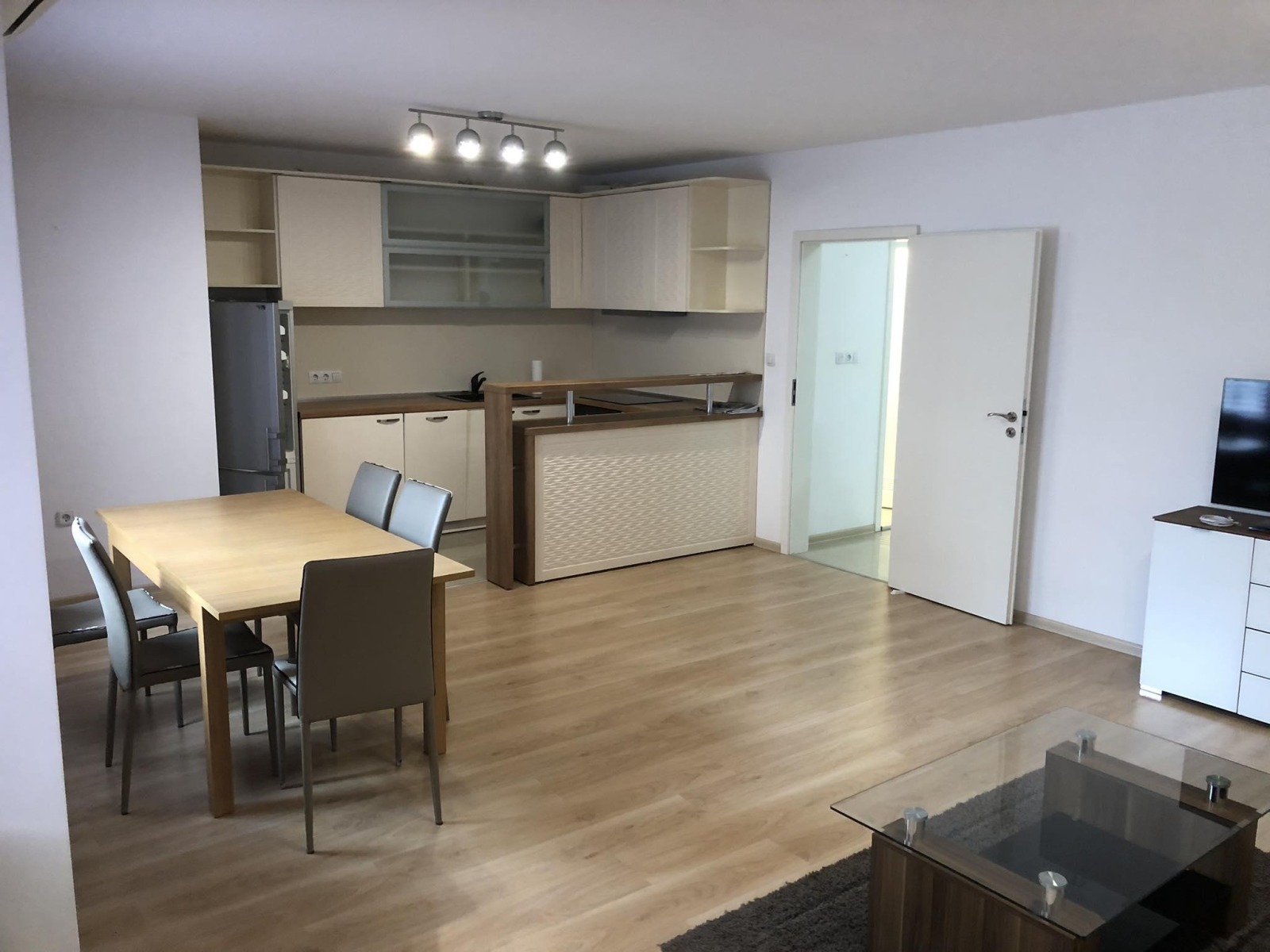 Дава под наем 2-СТАЕН, гр. Пловдив, Кючук Париж, снимка 2 - Апартаменти - 53732782