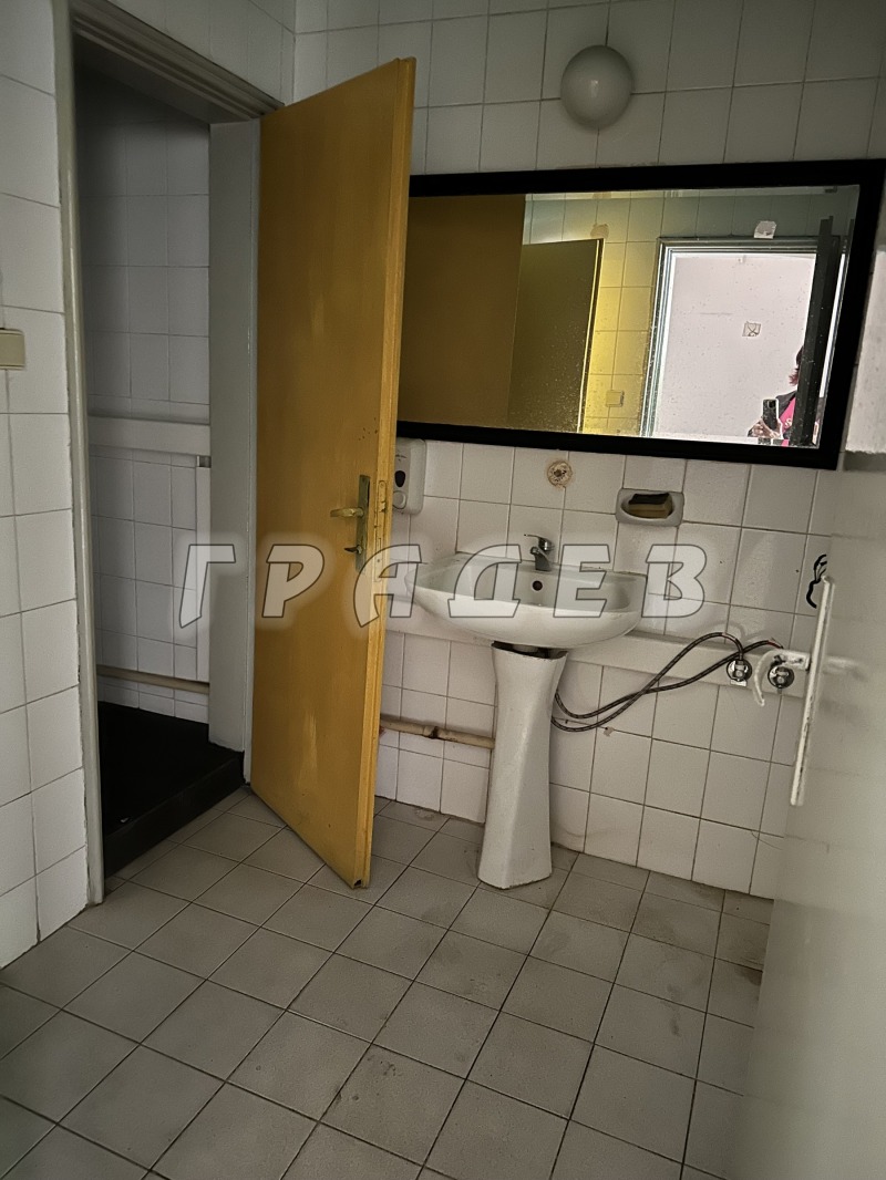 K pronájmu  Průmyslová budova Ruse , Centralen južen rajon , 160 m2 | 94088364 - obraz [7]