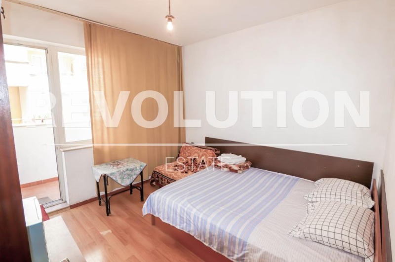 Дава под нем  1-стаен, град Варна, Зимно кино Тракия •  200 EUR • ID 30663113 — holmes.bg - [1] 