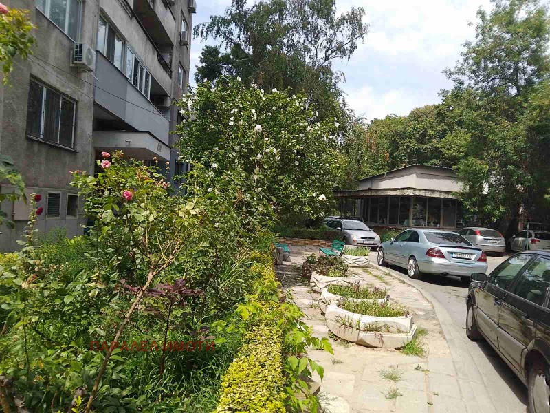 A louer  3 chambres Plovdiv , Karchiyaka , 100 m² | 87490023