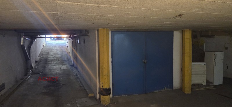 A louer  Garage Sofia , Oborichte , 18 m² | 71774005