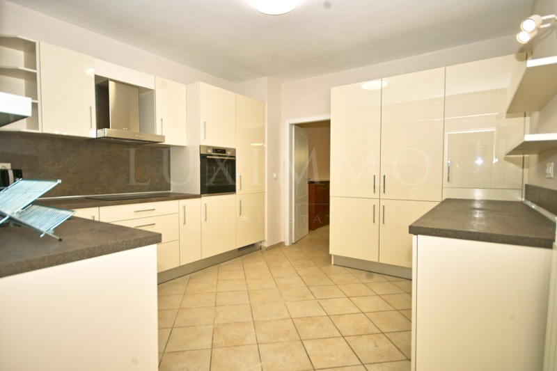 Kiadó  3 hálószobás Sofia , Centar , 220 négyzetméter | 46463152 - kép [7]