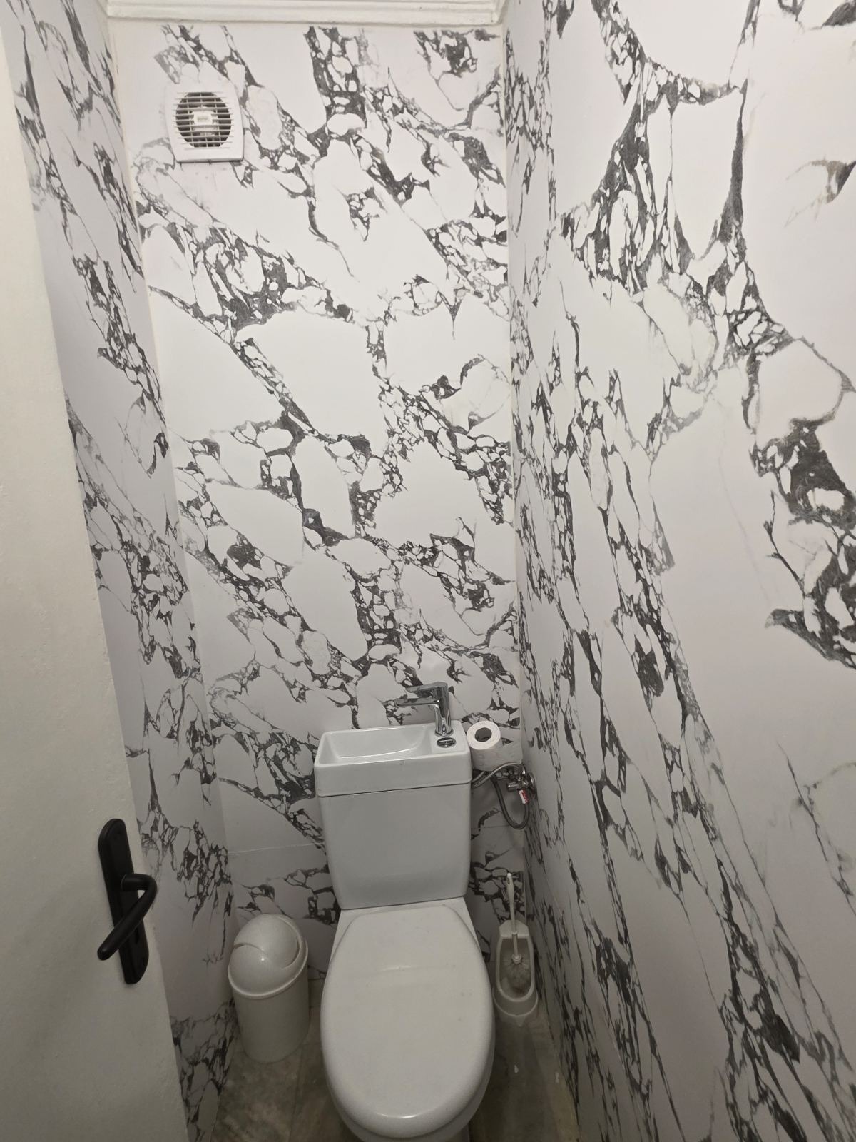 Дава под наем 4-СТАЕН, гр. София, Света Троица, снимка 16 - Апартаменти - 53811519