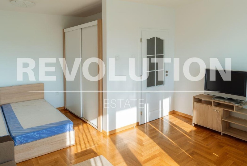 Kiadó  Stúdió Varna , Csajka , 30 négyzetméter | 98542371 - kép [5]