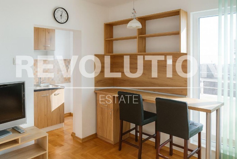 Kiadó  Stúdió Varna , Csajka , 30 négyzetméter | 98542371 - kép [2]