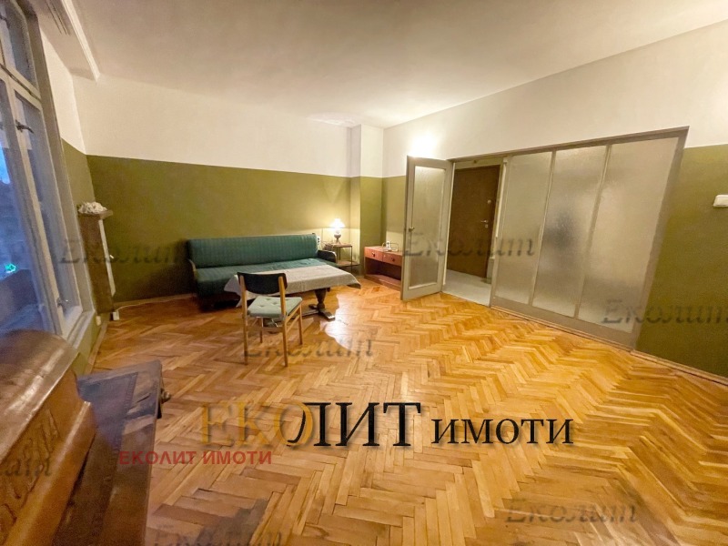 Дава под нем  3-стаен, град София, Център •  600 EUR • ID 17338114 — holmes.bg - [1] 