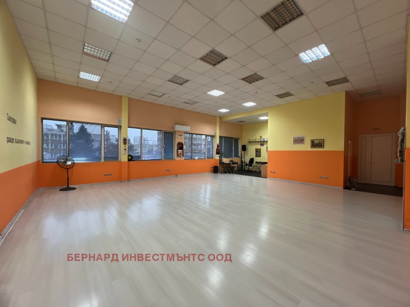 Дава под Наем ОФИС в град София, Гео Милев - 429 кв.м / 2 780 € » 5 437.21 лв., БЕРНАРД ИНВЕСТМЪНТС ООД