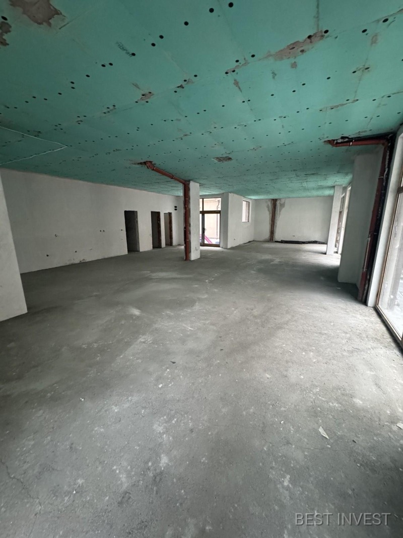 Дава под Наем МАГАЗИН в град Благоевград, Широк център - 203 кв.м / 1 500 € » 2 933.75 лв., БЕСТ ИНВЕСТ НЕДВИЖИМИ ИМОТИ