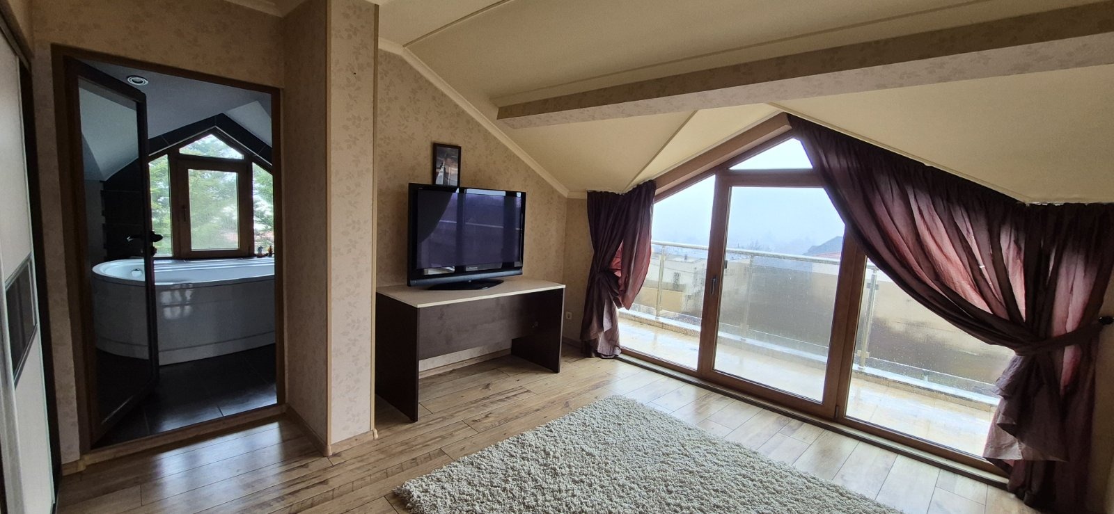 Дава под наем КЪЩА, гр. Варна, к.к. Св.Св. Константин и Елена, снимка 13 - Къщи - 52340458