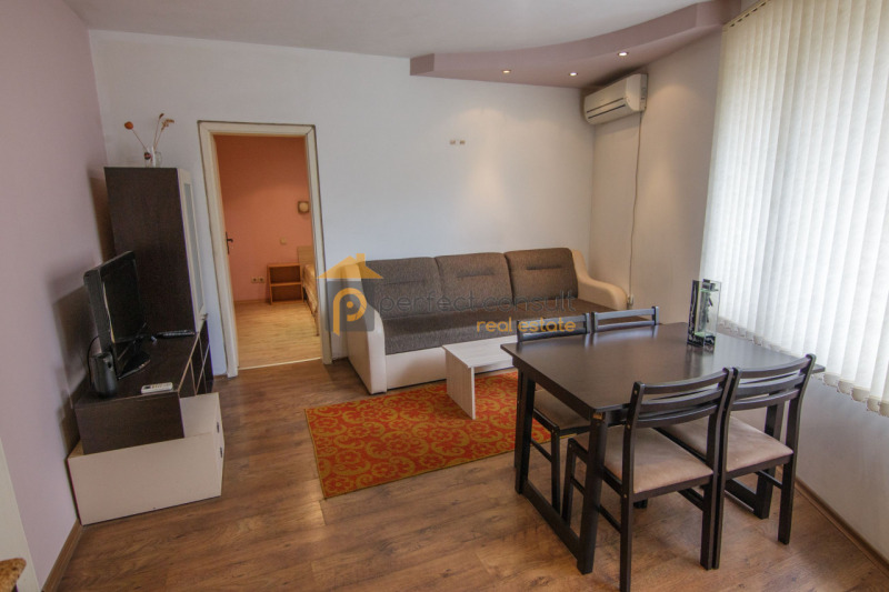 Para alugar  1 quarto Plovdiv , Hristo Smirnenski , 60 m² | 12078813