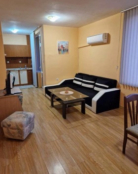 1 quarto Trakiia, Plovdiv 1