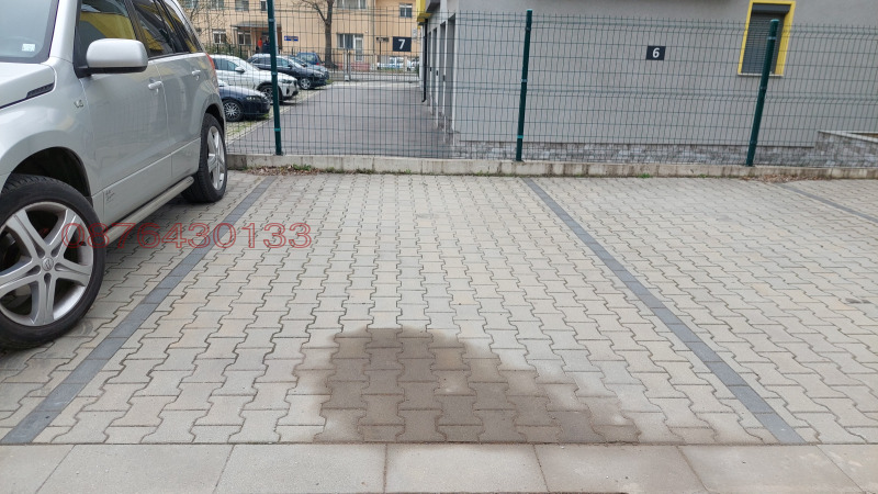 Дава под Наем ПАРКОМЯСТО в град Перник, Изток - 13 кв.м / 40 € » 78.23 лв.