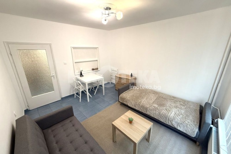 Kiadó  Stúdió Sofia , Ljulin 3 , 31 négyzetméter | 46270222 - kép [3]