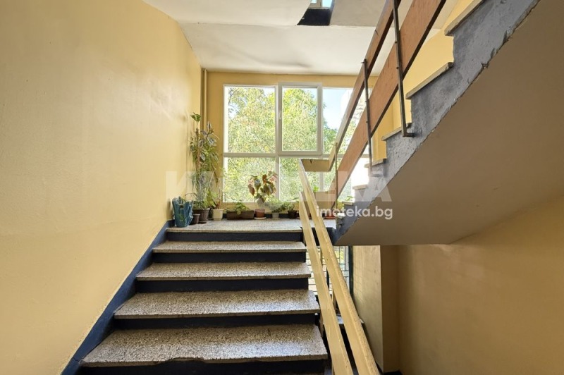 Kiadó  Stúdió Sofia , Ljulin 3 , 31 négyzetméter | 46270222 - kép [2]
