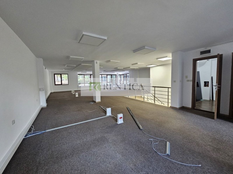 Дава под Наем ОФИС в град Варна, Център - 269 кв.м / 2 450 € » 4 791.78 лв., РЕНТИКА.БГ