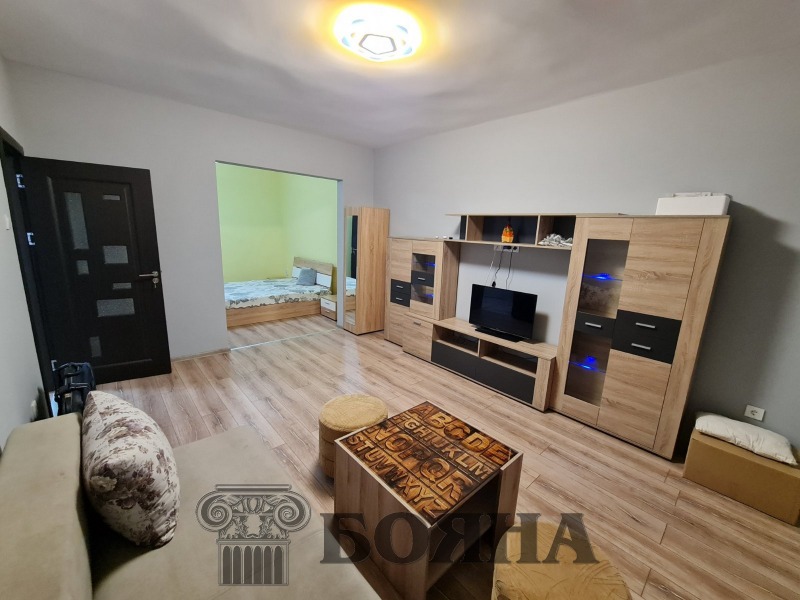 De inchiriat  1 dormitor Ruse , Țentâr , 65 mp | 56923073 - imagine [4]