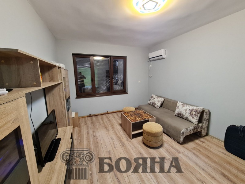 De inchiriat  1 dormitor Ruse , Țentâr , 65 mp | 56923073