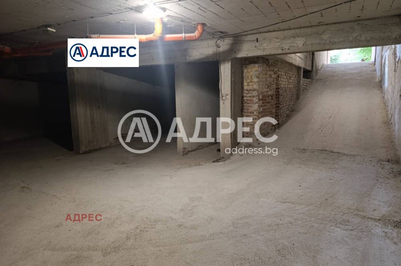 Дава под наем ГАРАЖ, ПАРКОМЯСТО, гр. Варна, Център, снимка 3 - Гаражи и паркоместа - 53174386