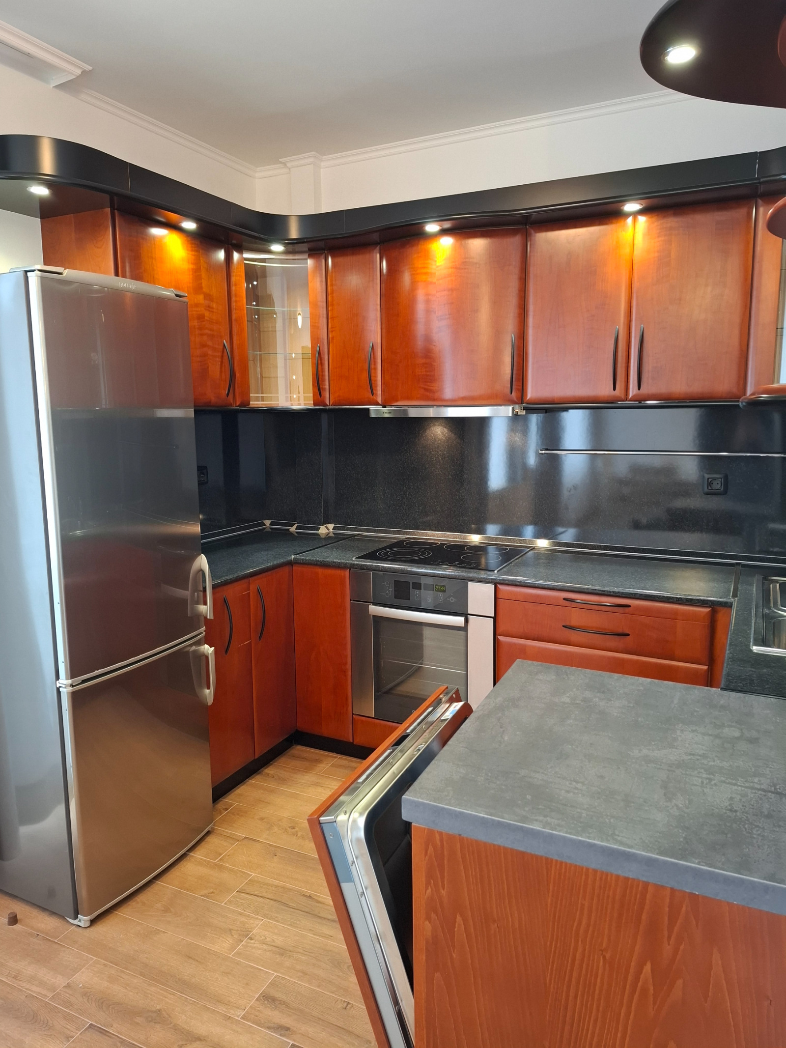 Дава под наем 4-СТАЕН, гр. София, Лозенец, снимка 3 - Апартаменти - 54038590