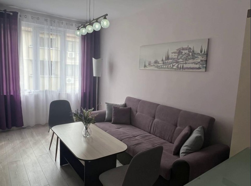 Издаје се  2 спаваће собе Софија , Белите брези , 90 м2 | 76079460
