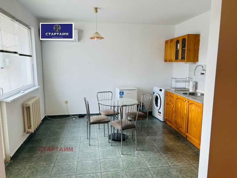 Дава под наем АТЕЛИЕ, ТАВАН, гр. София, Център