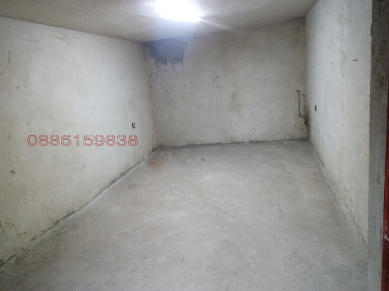 Дава под наем ГАРАЖ, ПАРКОМЯСТО, гр. Варна, Колхозен пазар