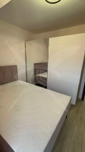 1 Schlafzimmer Ljatno kino Trakija, Warna 4