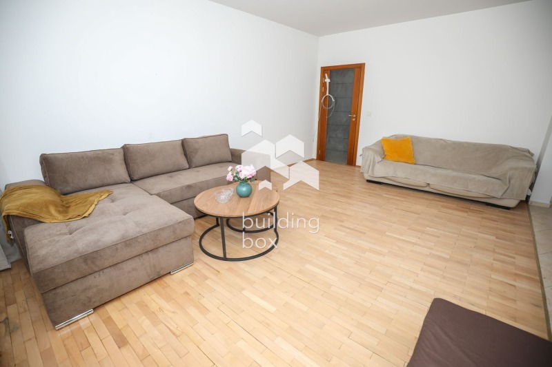 Издаје се  2 спаваће собе Софија , Изгрев , 110 м2 | 65431477