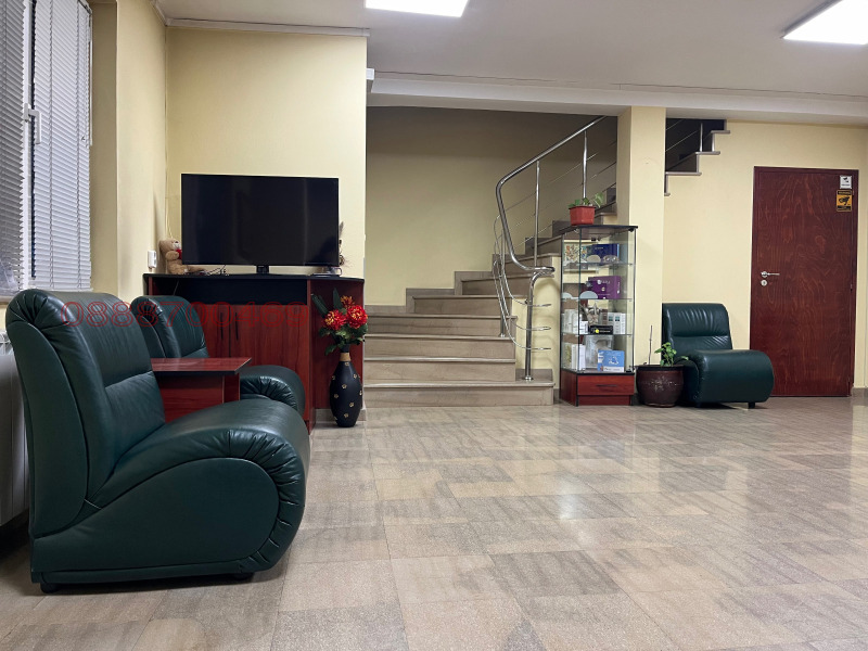 Дава под Наем ОФИС в град София, Медицинска академия - 250 кв.м / 3 750 € » 7 334.36 лв.