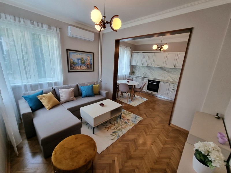 Дава под Наем 3-СТАЕН в град София, Център - 80 кв.м / 900 € » 1 760.25 лв., АДРЕС НЕДВИЖИМИ ИМОТИ