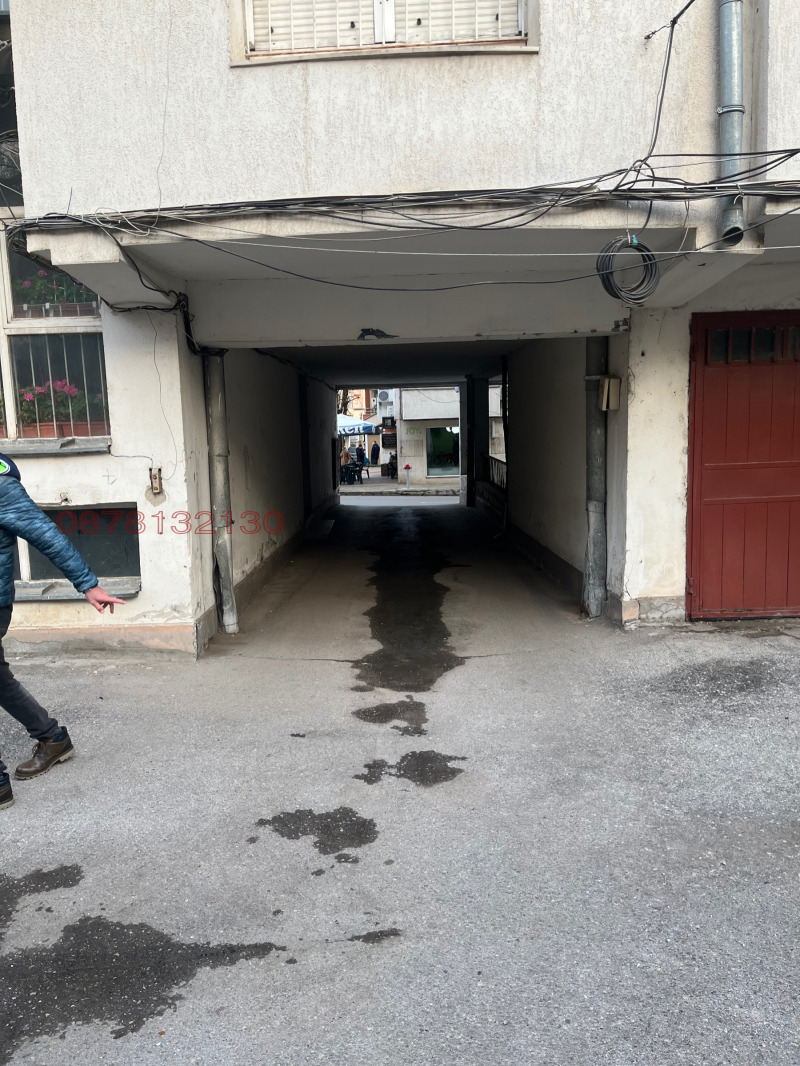 Дава под наем ГАРАЖ, ПАРКОМЯСТО, гр. Русе, Център, снимка 3 - Гаражи и паркоместа - 52763995