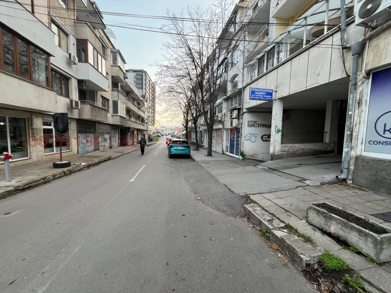 Дава под наем ГАРАЖ, ПАРКОМЯСТО, гр. Русе, Център, снимка 6 - Гаражи и паркоместа - 52763995