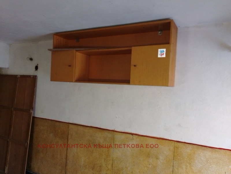 Дава под наем ГАРАЖ, ПАРКОМЯСТО, гр. Ловеч, Широк център, снимка 4 - Гаражи и паркоместа - 53433348