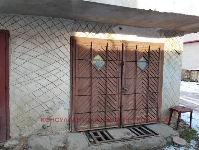 Дава под наем ГАРАЖ, ПАРКОМЯСТО, гр. Ловеч, Широк център