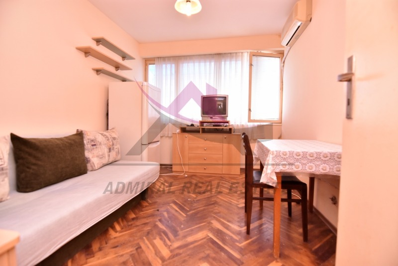 Дава под нем  1-стаен, град Варна, Левски 1 •  225 EUR • ID 48201945 — holmes.bg - [1] 