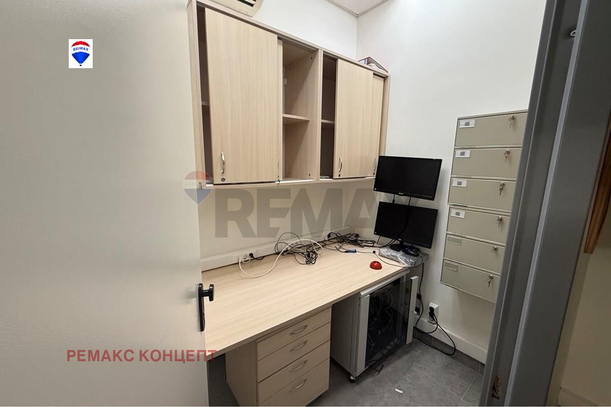 Дава под наем МАГАЗИН, гр. Шумен, Център, снимка 11 - Магазини - 54994609