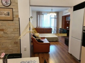 3-стаен град Варна, Гръцка махала