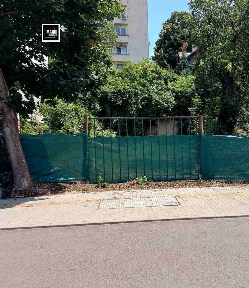 Дава под нем  Гараж, паркомясто, град София, Красно село •  400 лв. • ID 23733706 — holmes.bg - [1] 