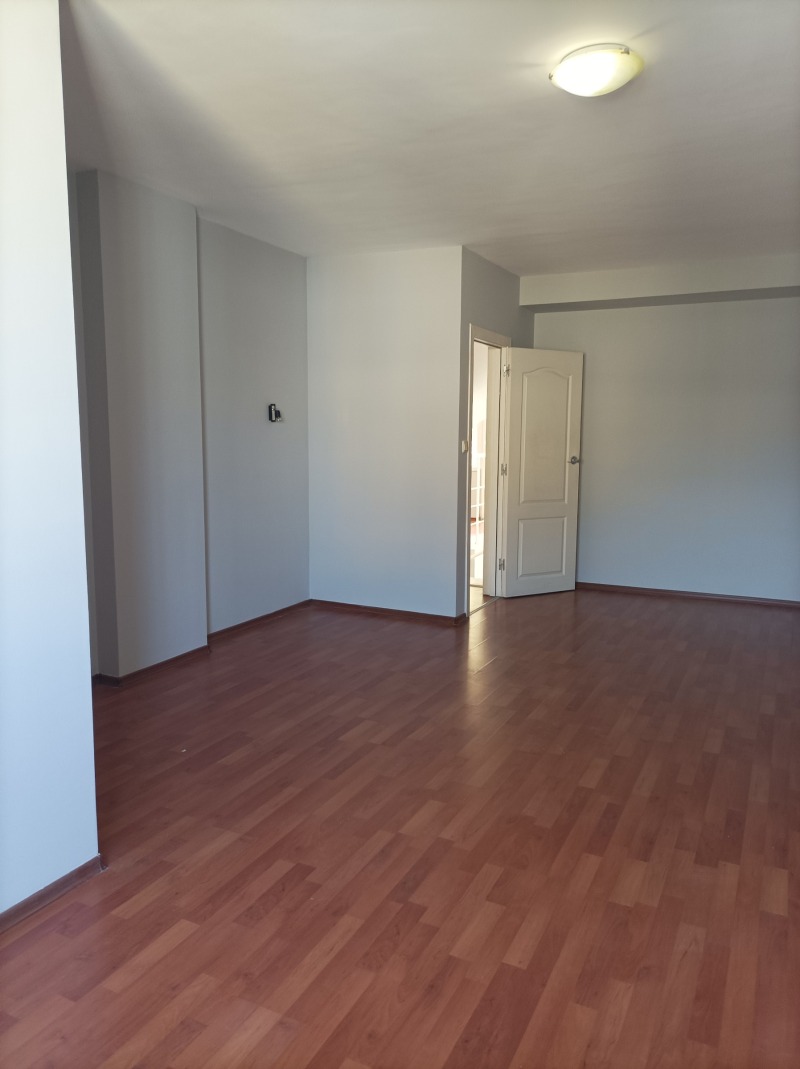 A louer  Maison Sofia , Bakston , 418 m² | 78095551 - image [13]