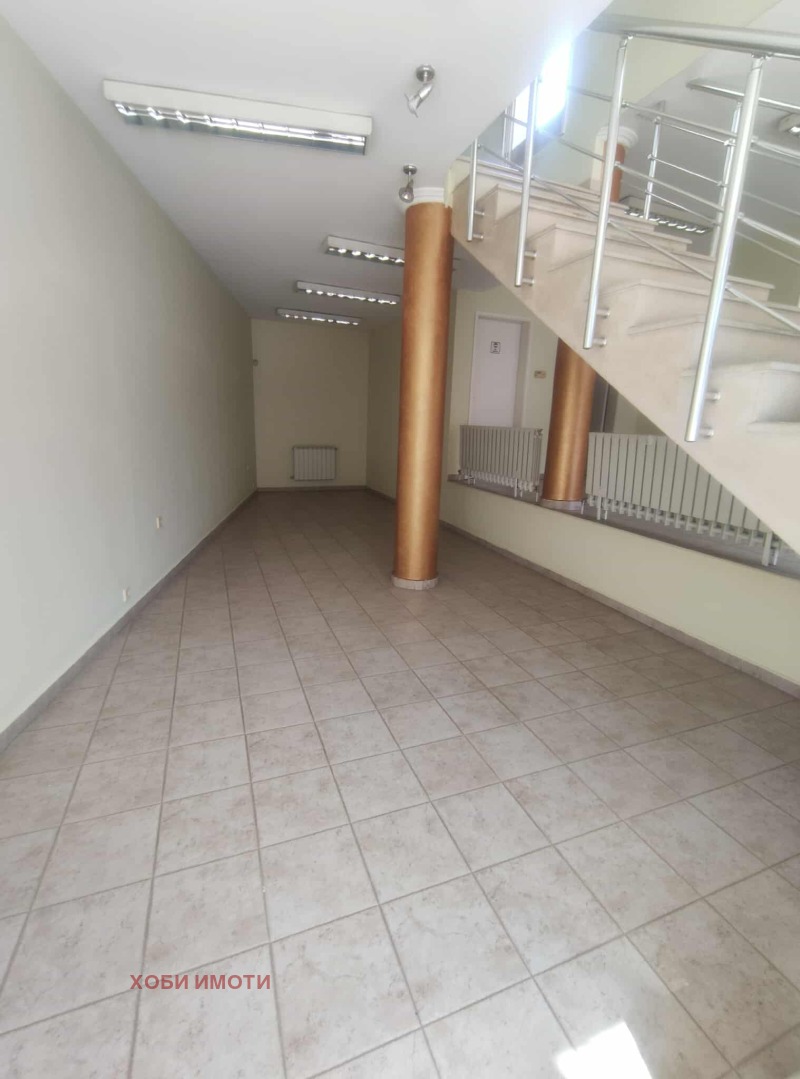 Дава под нем  Офис, град Пловдив, Център •  450 € • ID 58550679 — holmes.bg - [1] 