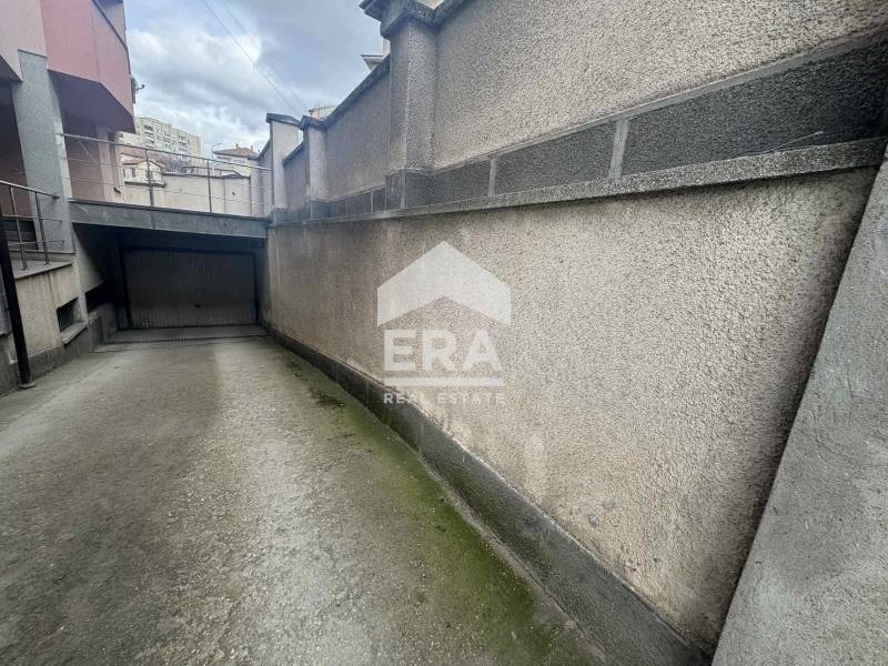 Дава под наем ГАРАЖ, ПАРКОМЯСТО, гр. Хасково, Център