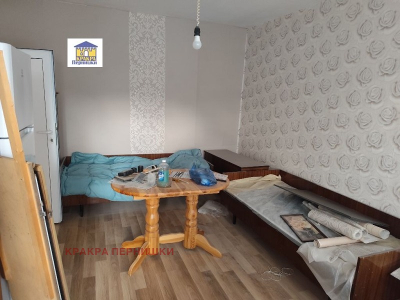Дава под наем 3-СТАЕН, гр. Перник, Изток, снимка 2 - Апартаменти - 52733737