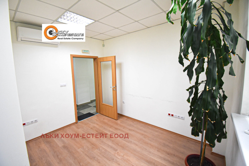 A louer  Bureau Sofia , Tsentar , 78 m² | 30715976 - image [2]
