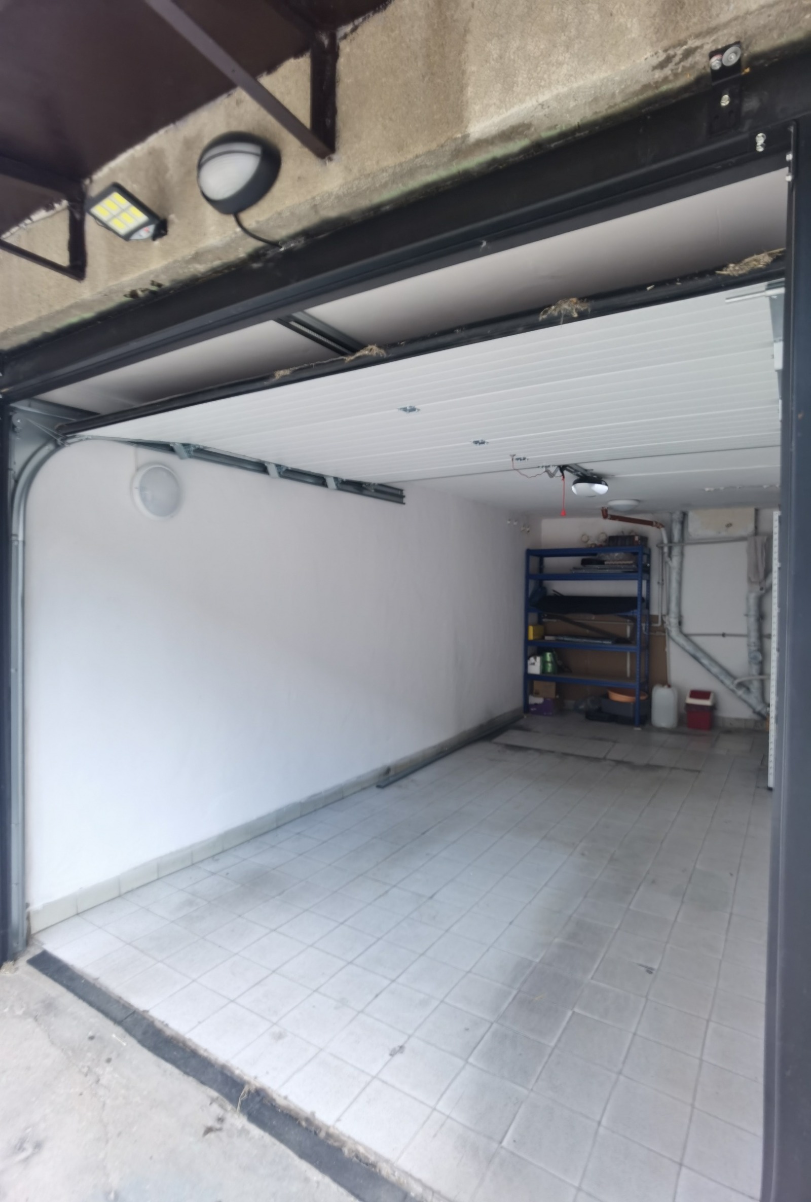 Дава под наем ГАРАЖ, ПАРКОМЯСТО, гр. Пловдив, Тракия, снимка 2 - Гаражи и паркоместа - 54119511