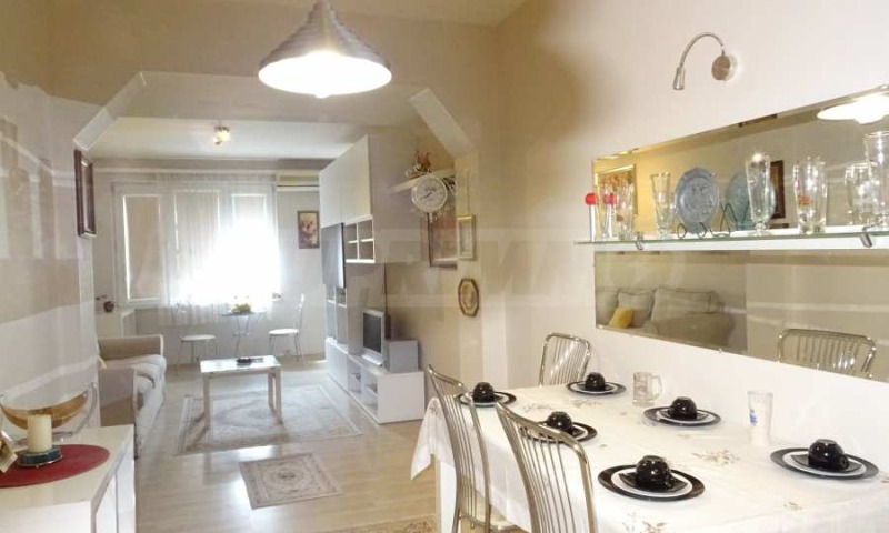 Дава под Наем 4-СТАЕН в град Варна, ВИНС-Червен площад - 143 кв.м / 1 300 € » 2 542.58 лв., СУПРИММО - ОФИС ВАРНА